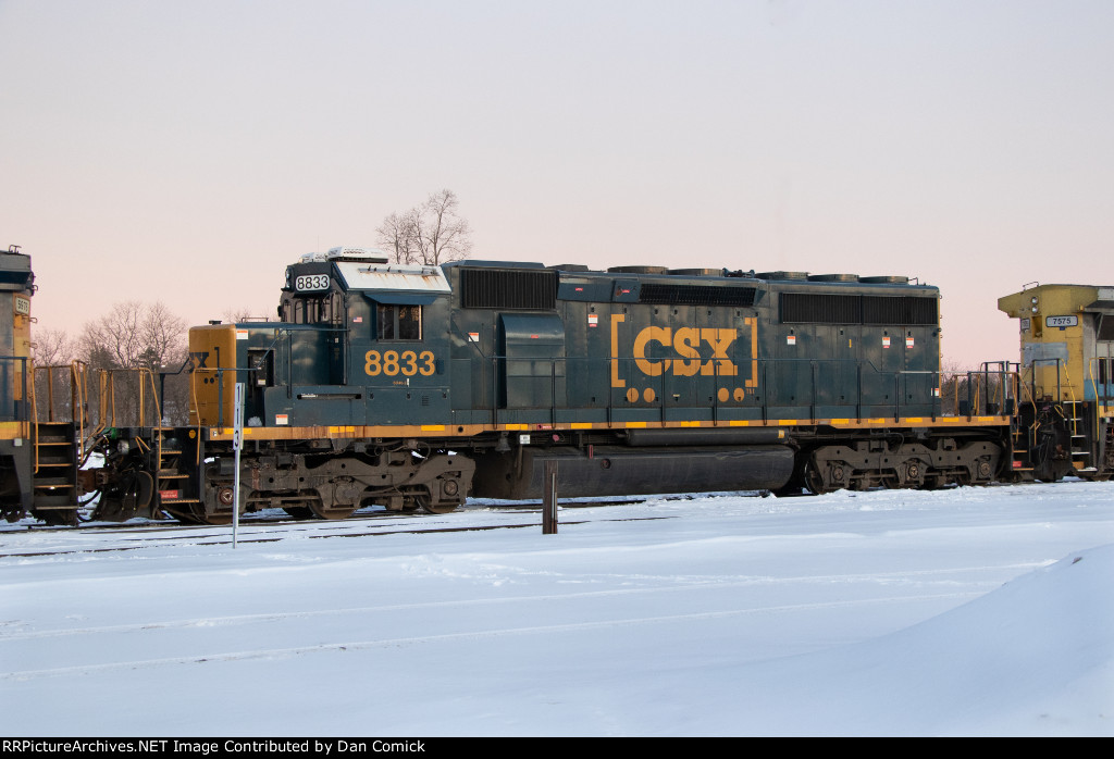 CSXT 8833